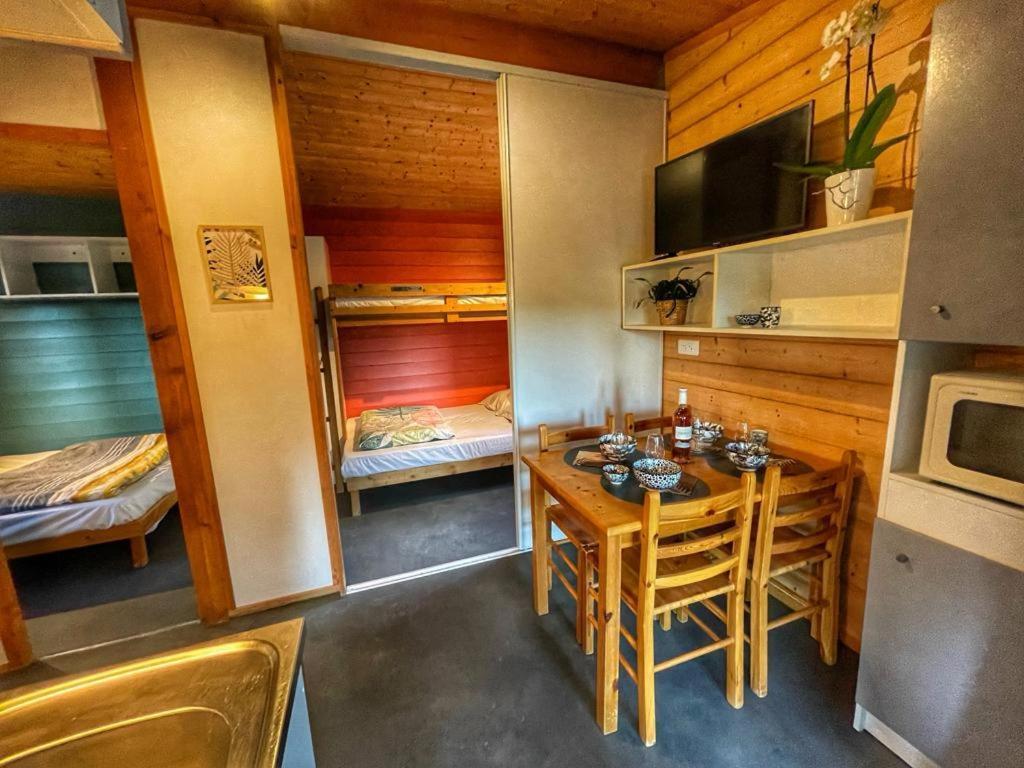 Village De Chalets Joyeuse Exterior photo