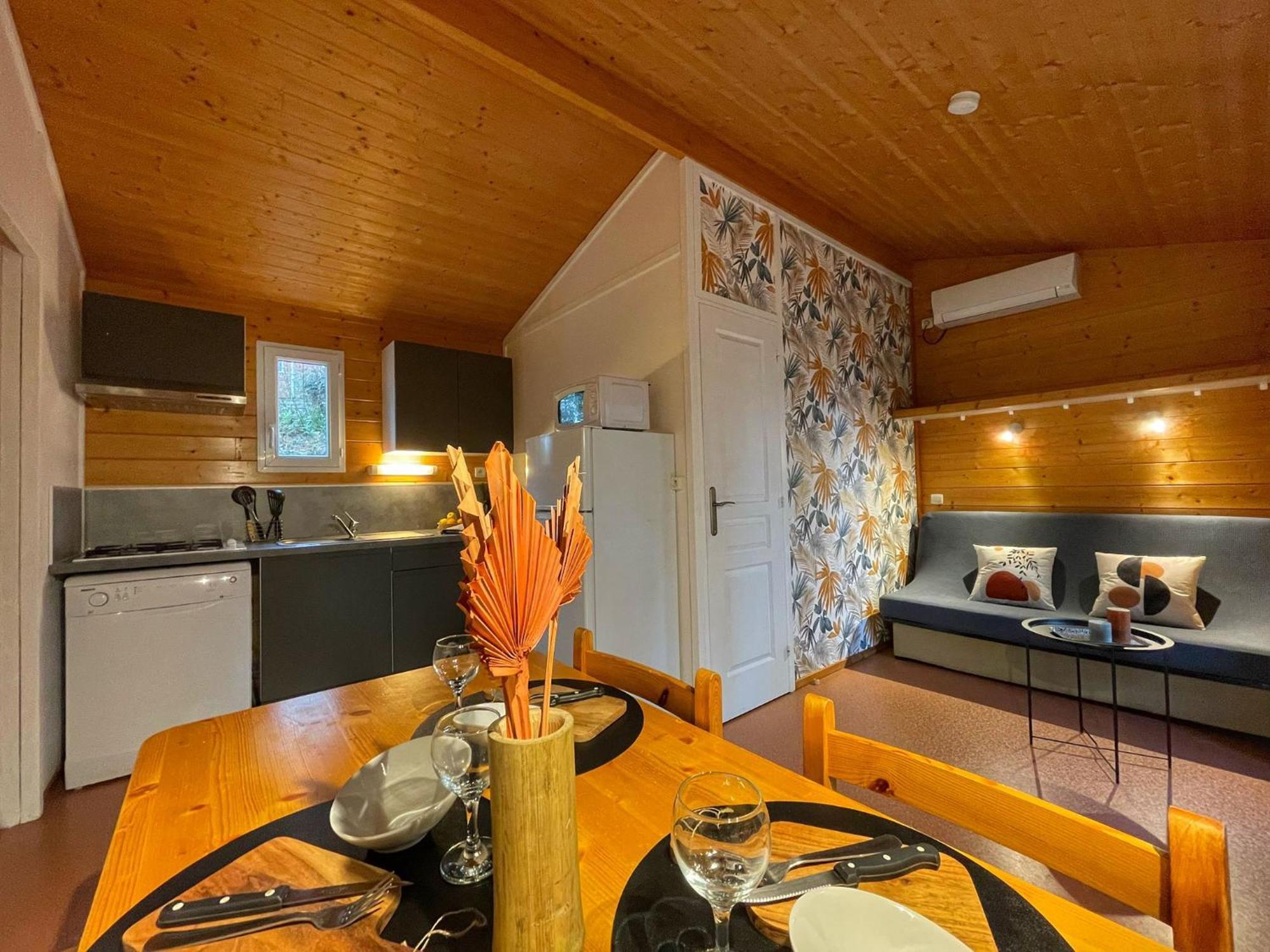 Village De Chalets Joyeuse Exterior photo